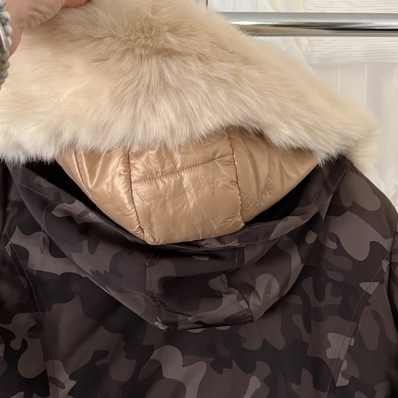 Womens parka with removable fur hood - Picture 5 of 9